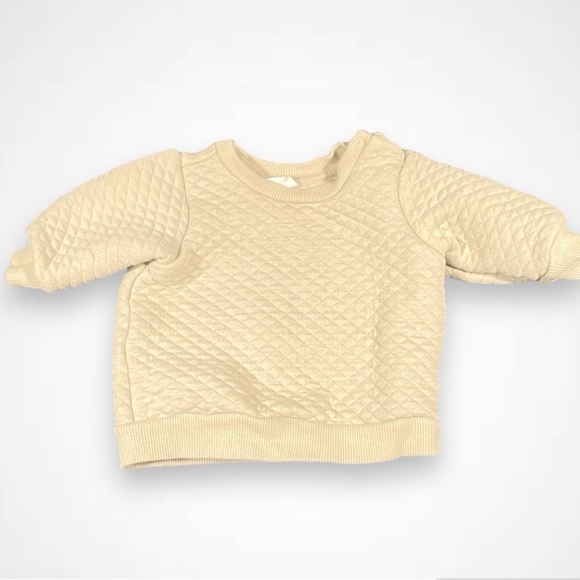 4/$20 H&M Quilted Cream Sweatshirt - Picture 1 of 4